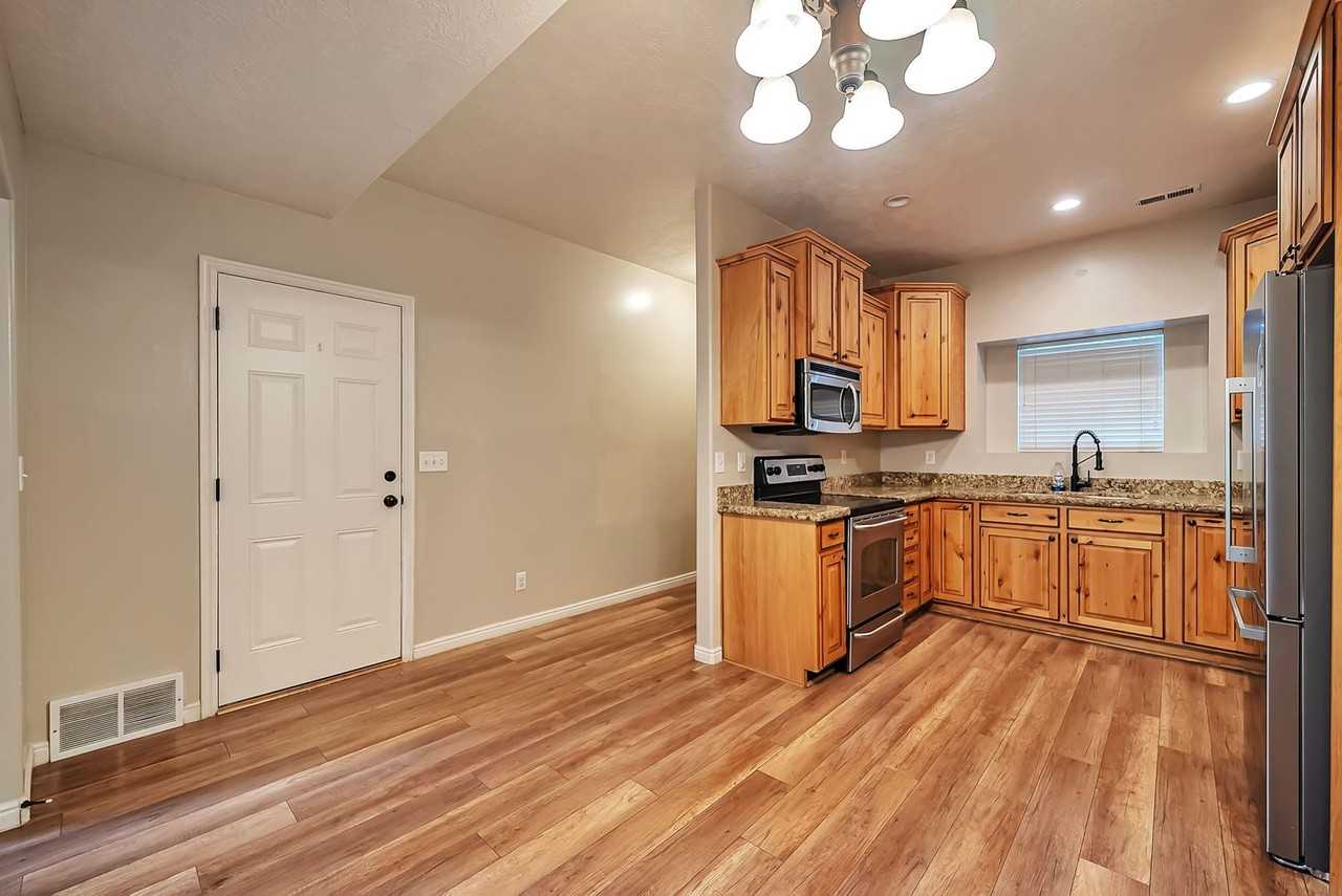2409 W Adelaide Dr - Photo 5 of 27