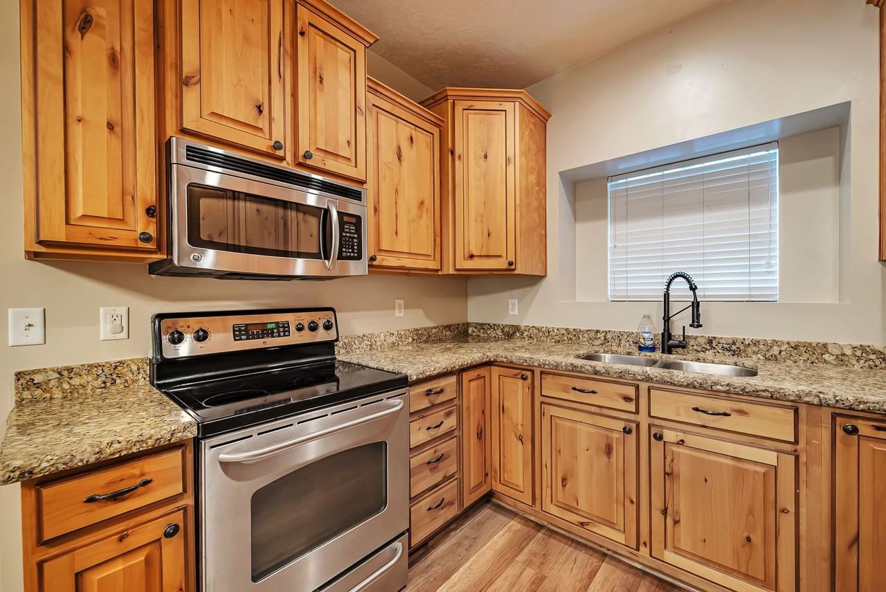 2409 W Adelaide Dr - Photo 6 of 27