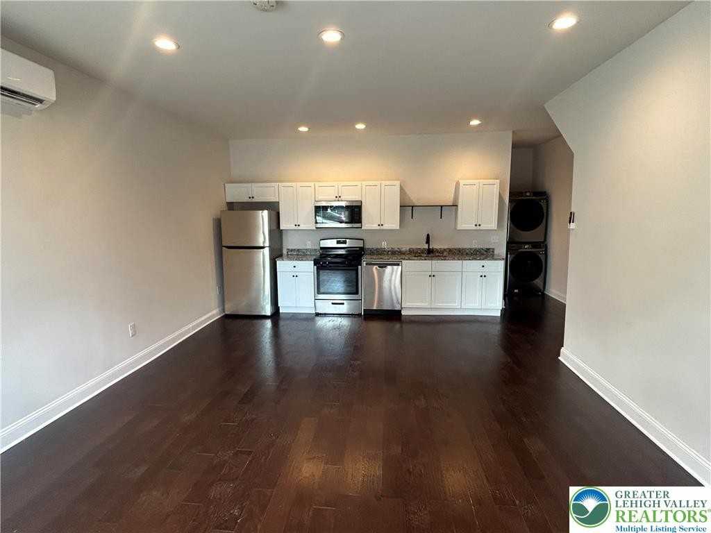 740 W Berwick St ##1 - Photo 3 of 11