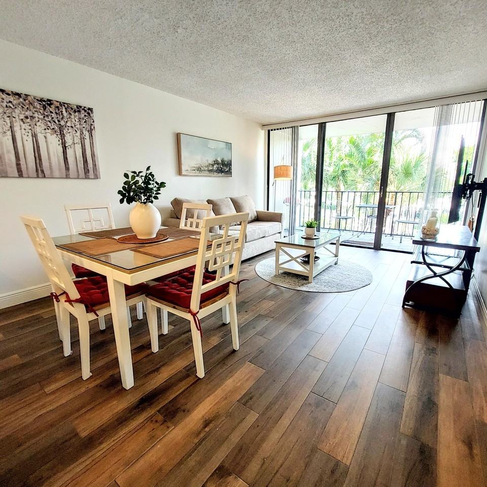 1830 Embassy Dr - Photo 5 of 28