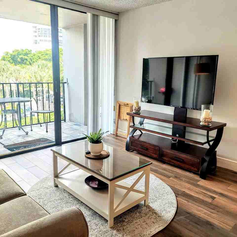 1830 Embassy Dr - Photo 6 of 28