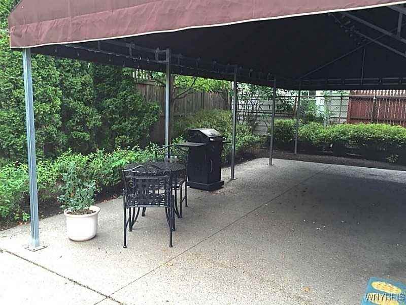 100 Lincoln Pkwy - Photo 2 of 16