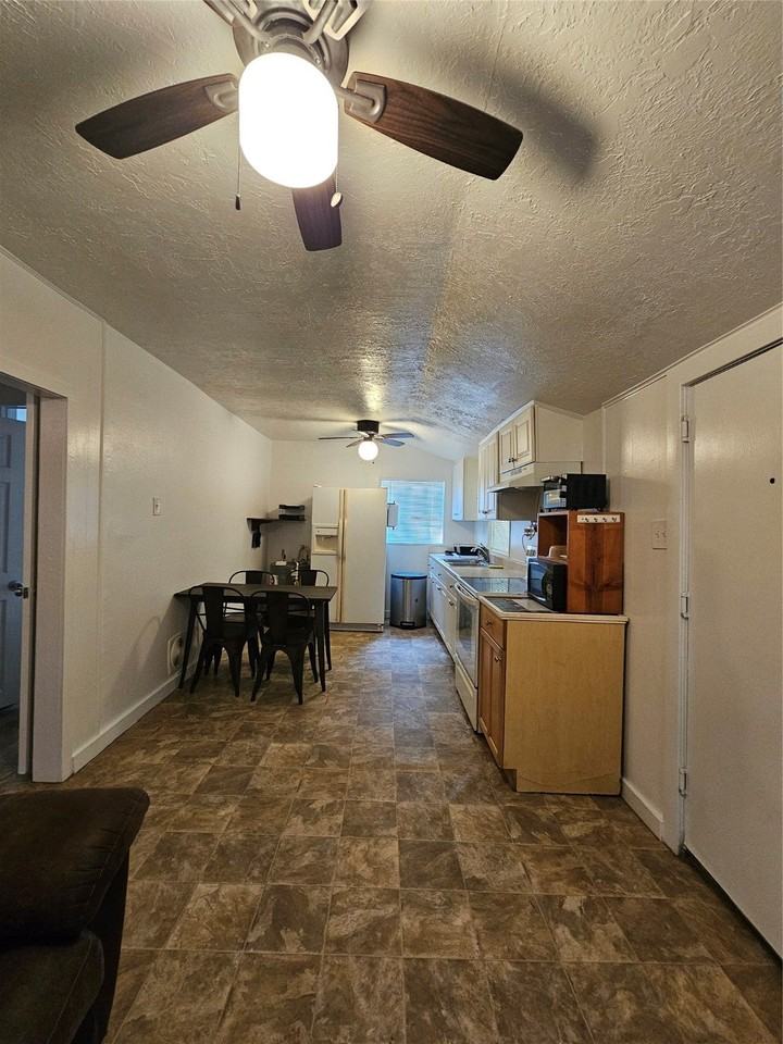 16443 Piper Ln - Photo 4 of 15