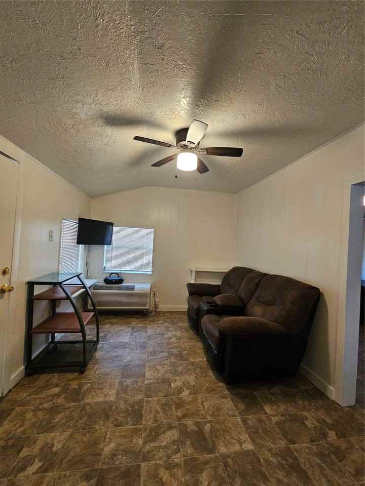 16443 Piper Ln - Photo 6 of 15