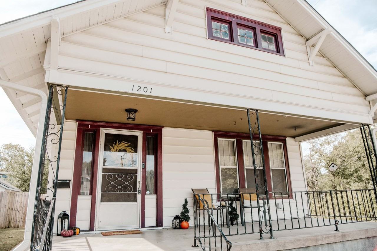 1201 Sw Jewell Ave - Photo 3 of 46