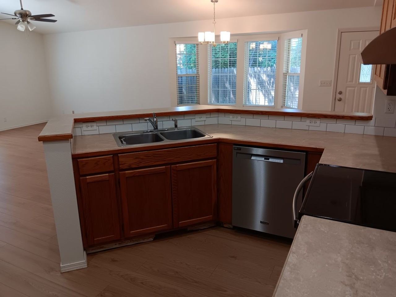 9557 W Edna St - Photo 5 of 17