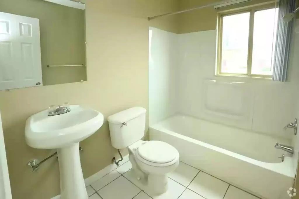 14119 Riverview St - Photo 5 of 12