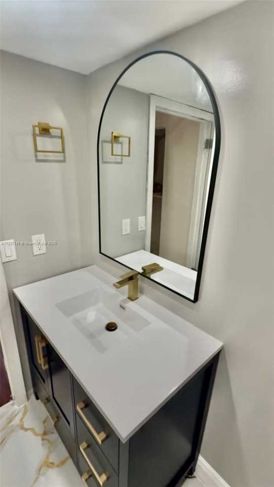 600 Nw 214th St #105 - Photo 4 of 21