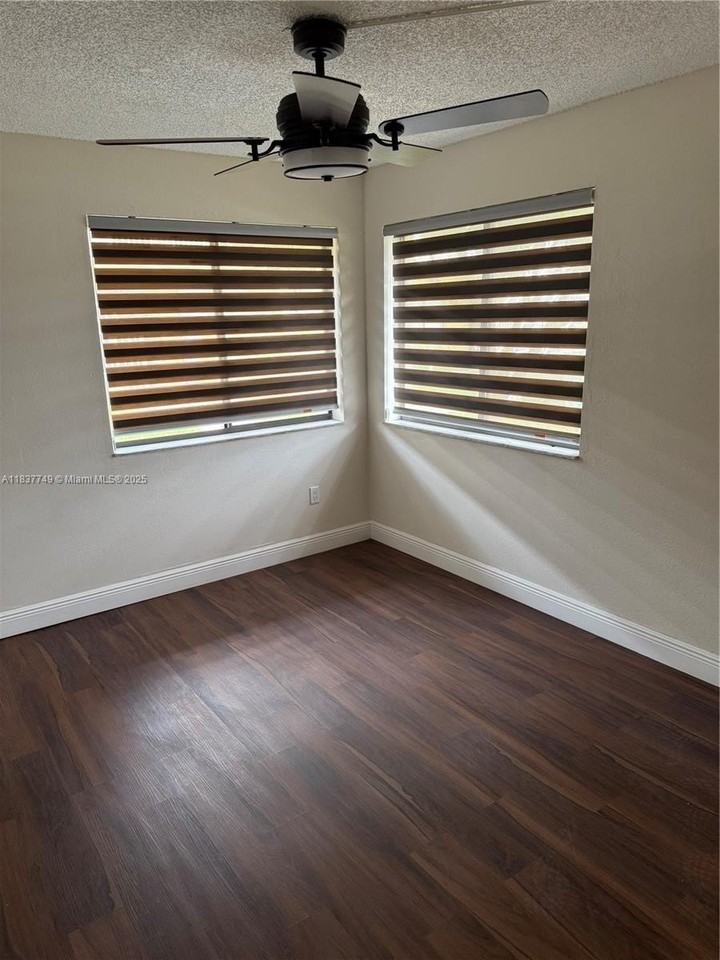 600 Nw 214th St #105 - Photo 3 of 21