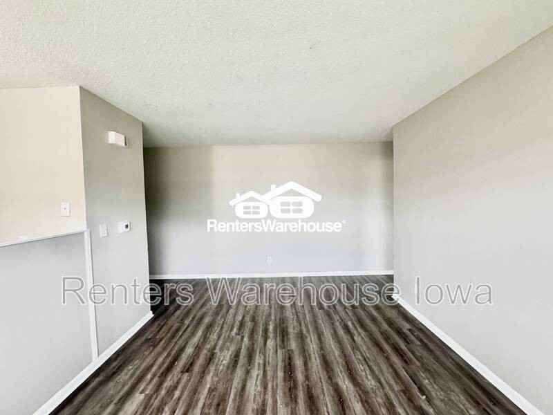 114 Northwest College Avenue #8 - Photo 4 of 9