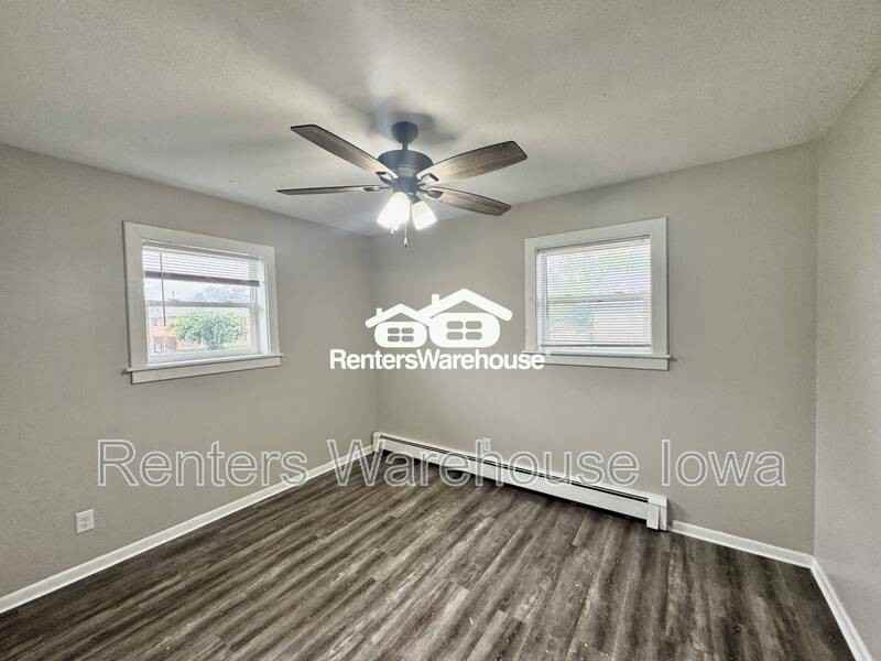 114 Northwest College Avenue #8 - Photo 7 of 9