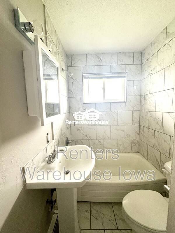 114 Nw College Ave #8 - Photo 7 of 8