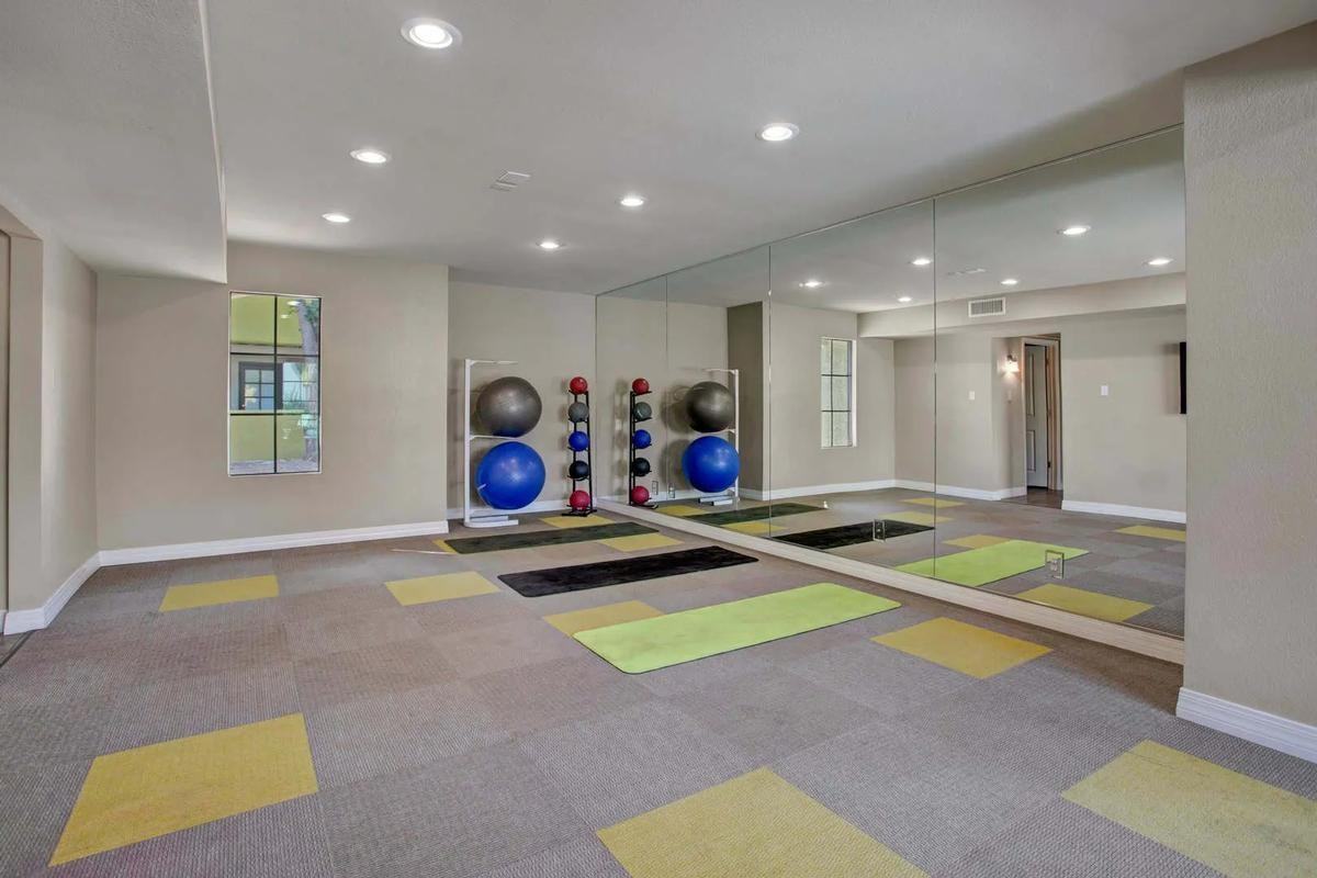 1586 W Maggio Way - Photo 6 of 26