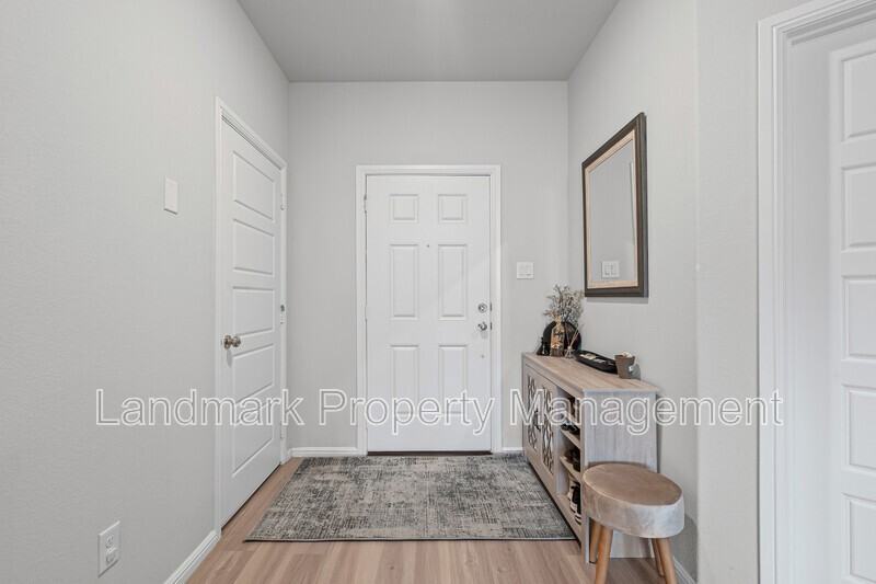 1206 Fox Chase Dr - Photo 4 of 32