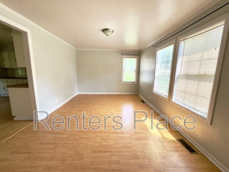 4242 S Cincinnati Ave - Photo 2 of 10