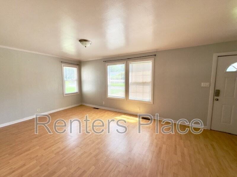 4242 S Cincinnati Ave - Photo 3 of 10