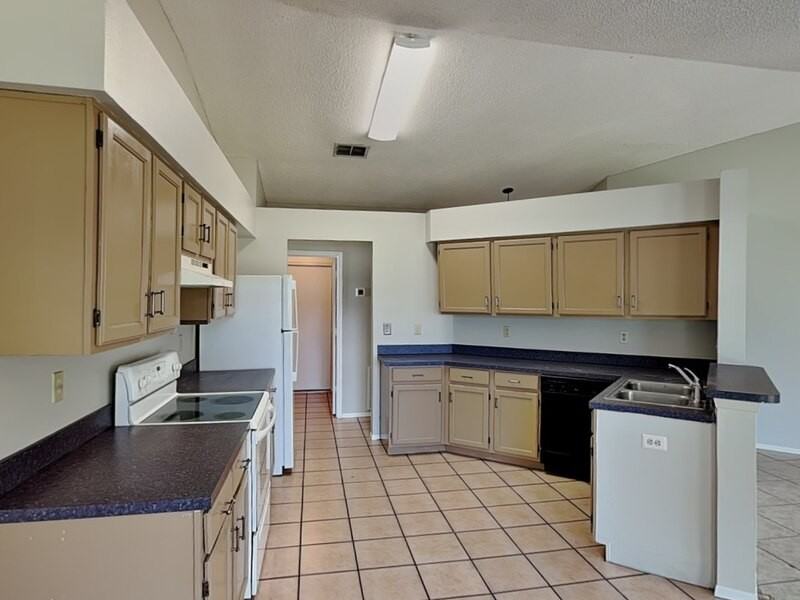 1618 Cassingham Circle - Photo 3 of 18