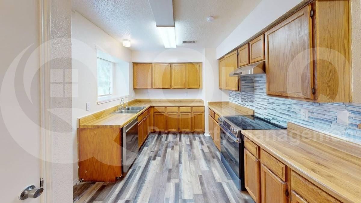 2438 Kimberly Dr - Photo 3 of 10