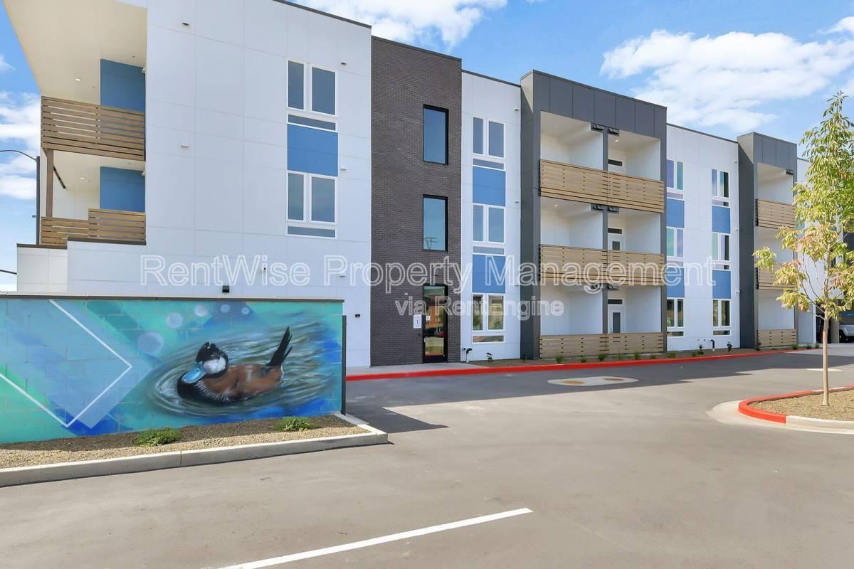 385 E 42nd St #306 - Photo 3 of 10