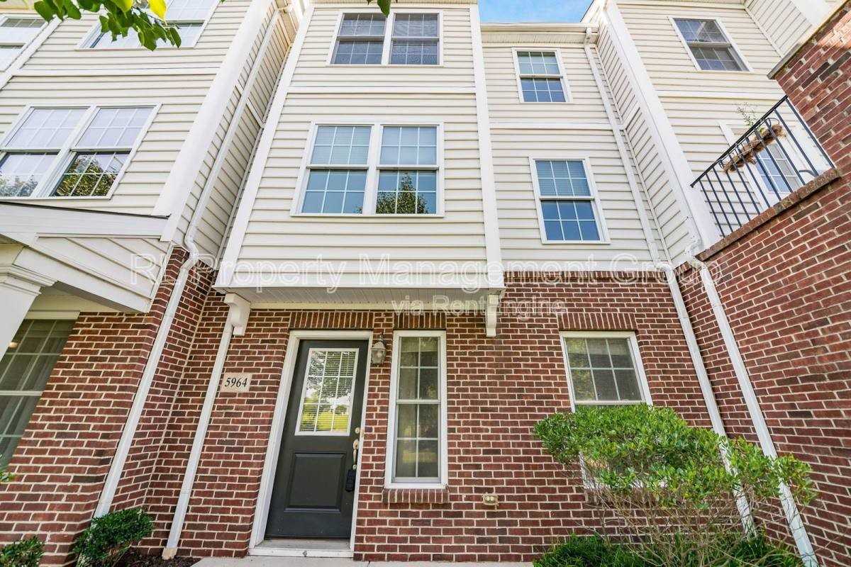 5964 Woodshire Dr - Photo 3 of 10