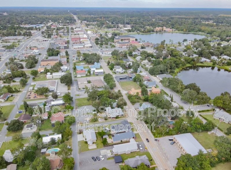 348 S Marion Ave #B - Photo 3 of 11