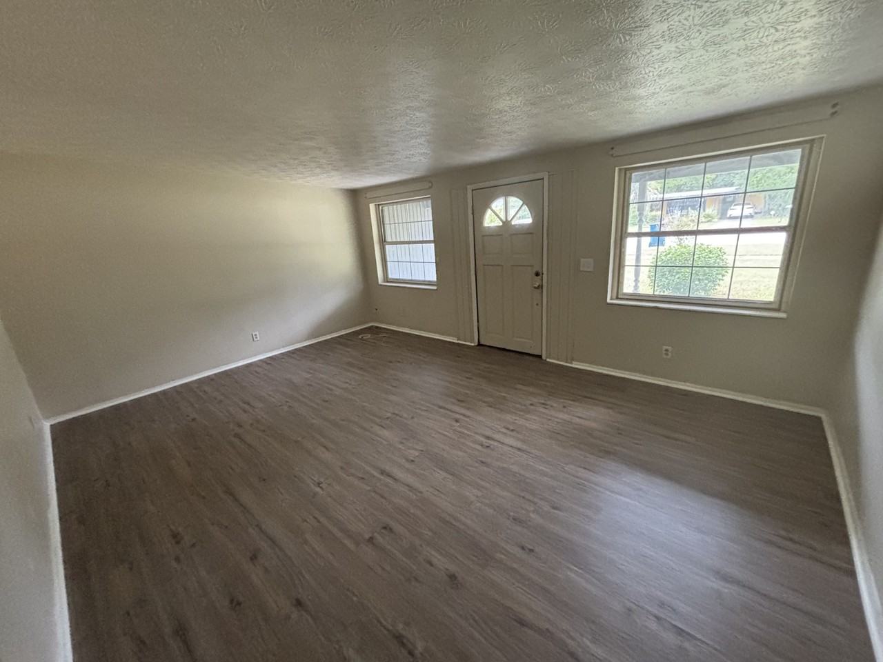 171 Stafford Ave - Photo 4 of 13