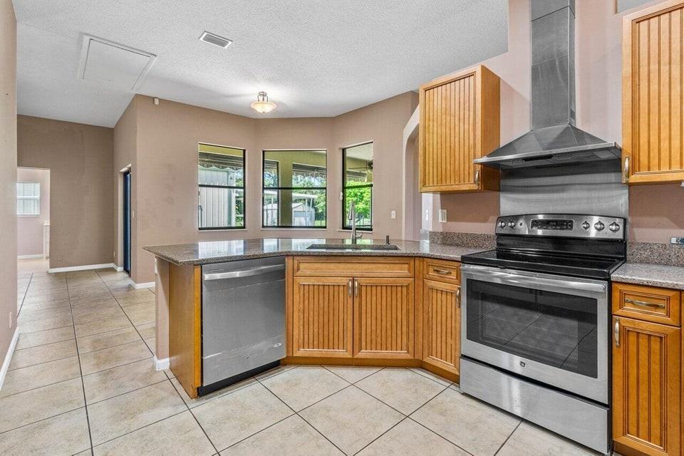 11415 51st Ct N - Photo 3 of 8