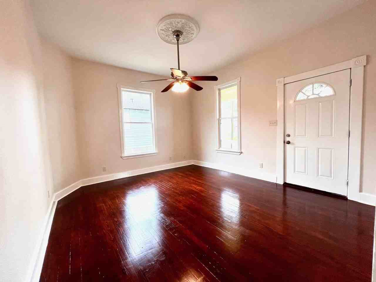 1512 37th St - Photo 3 of 21