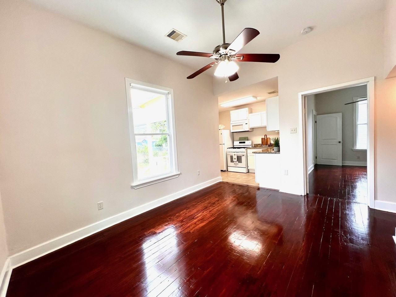 1512 37th St - Photo 5 of 21