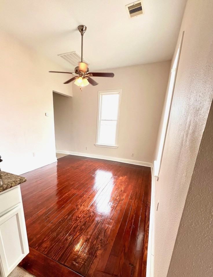 1512 37th St - Photo 7 of 21