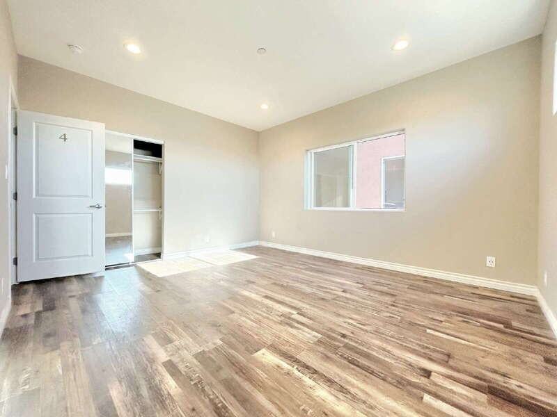 3258 Dundas St - Photo 2 of 7
