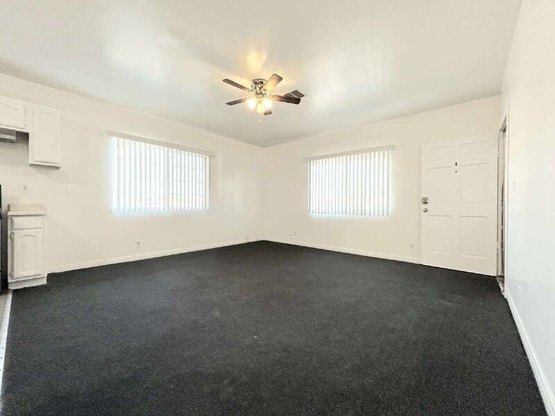 8251 S San Pedro St #4 - Photo 3 of 34