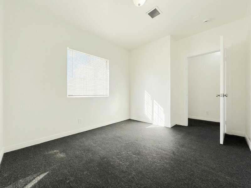 8251 S San Pedro St #4 - Photo 6 of 34