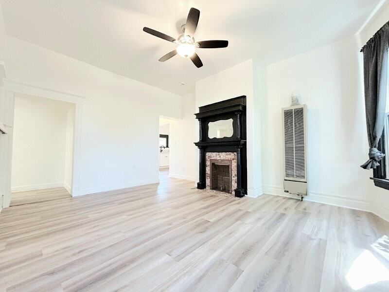 724 W 2nd St #A - Photo 6 of 36