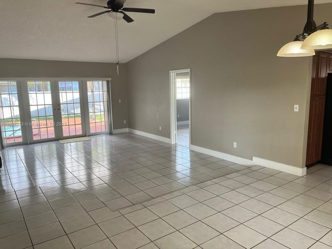 Sw 45th Ter - Photo 4 of 8