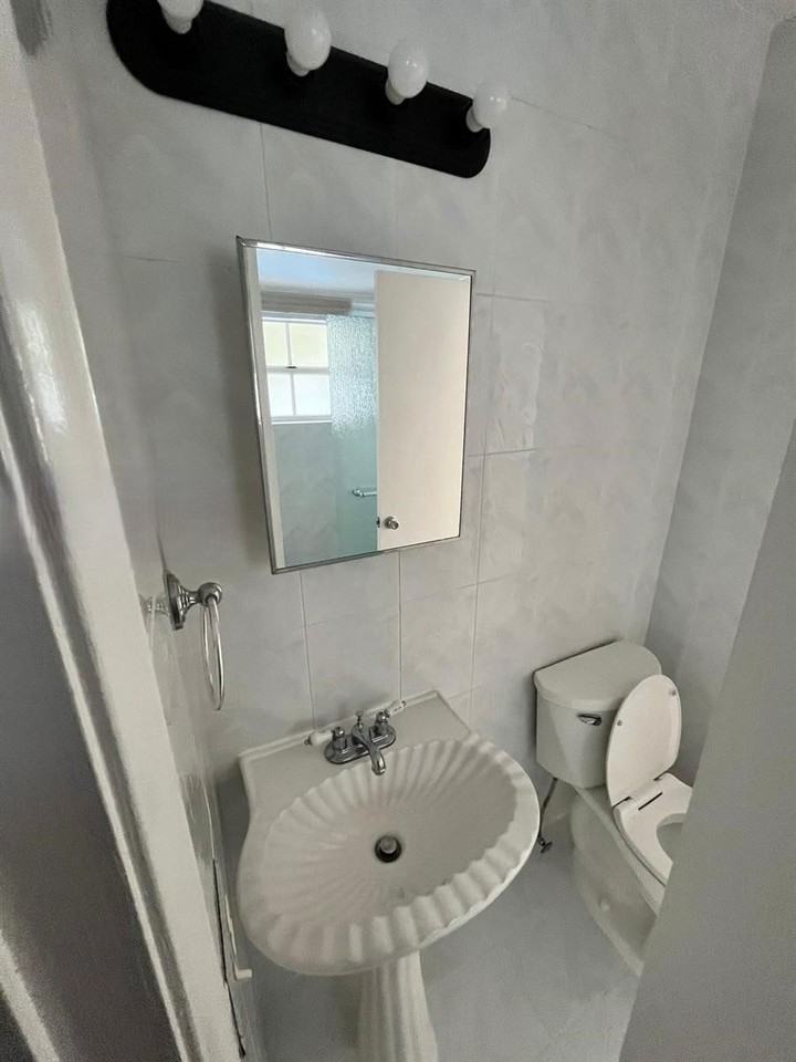 Sw 45th Ter - Photo 6 of 8