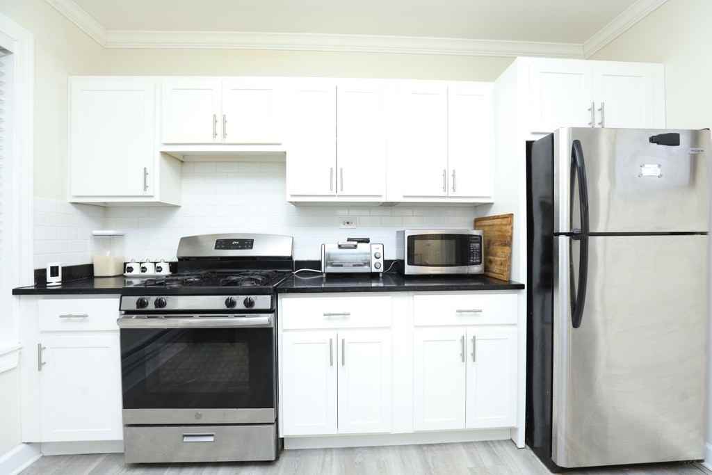 W Cornelia Ave #NA8 - Photo 3 of 20