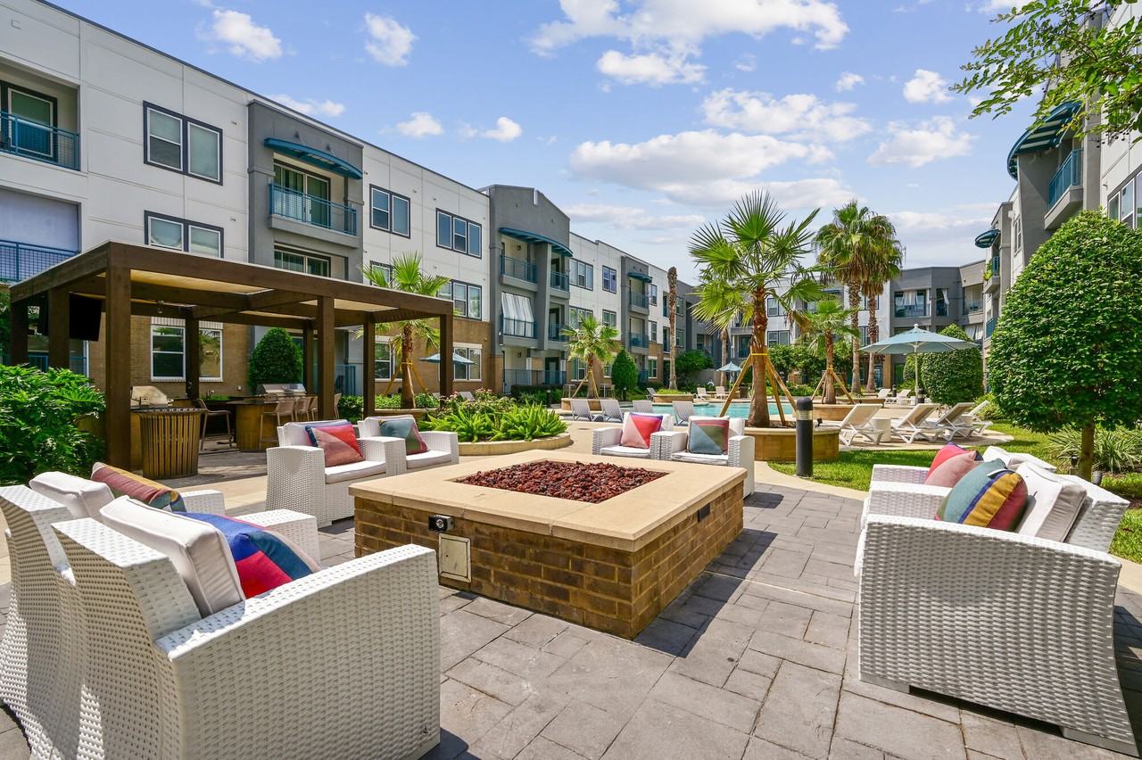 Flats on Tanglewilde - Photo 2 of 39