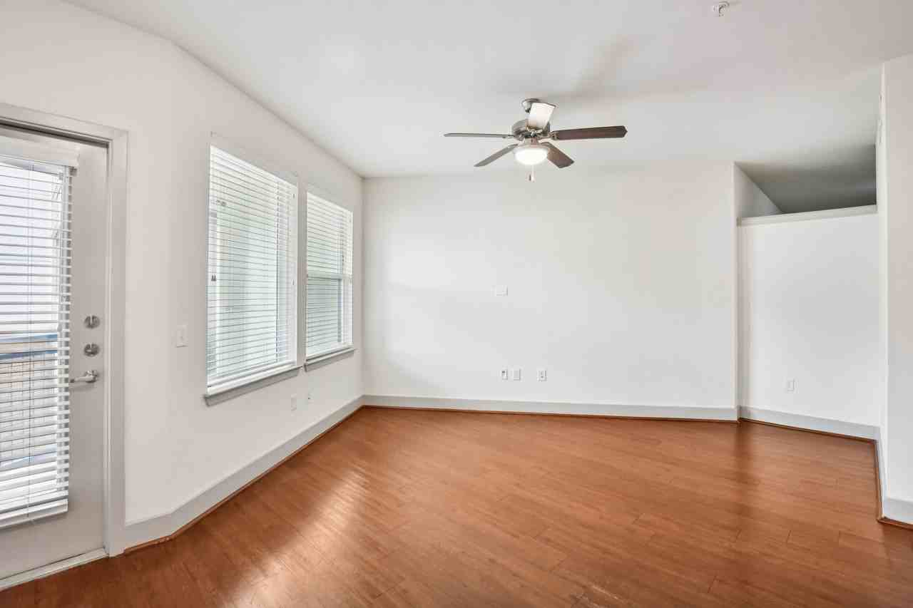 Flats on Tanglewilde - Photo 5 of 39