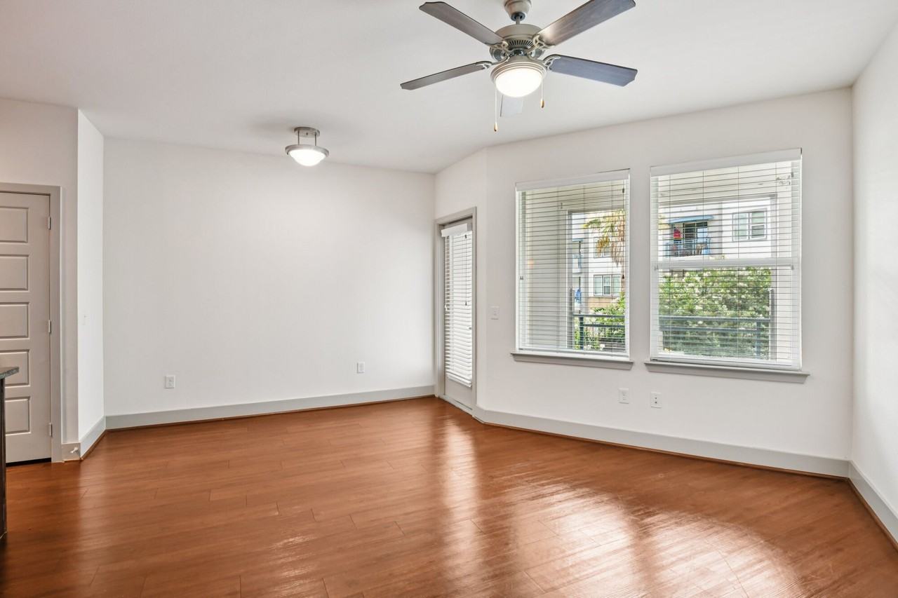 Flats on Tanglewilde - Photo 6 of 39