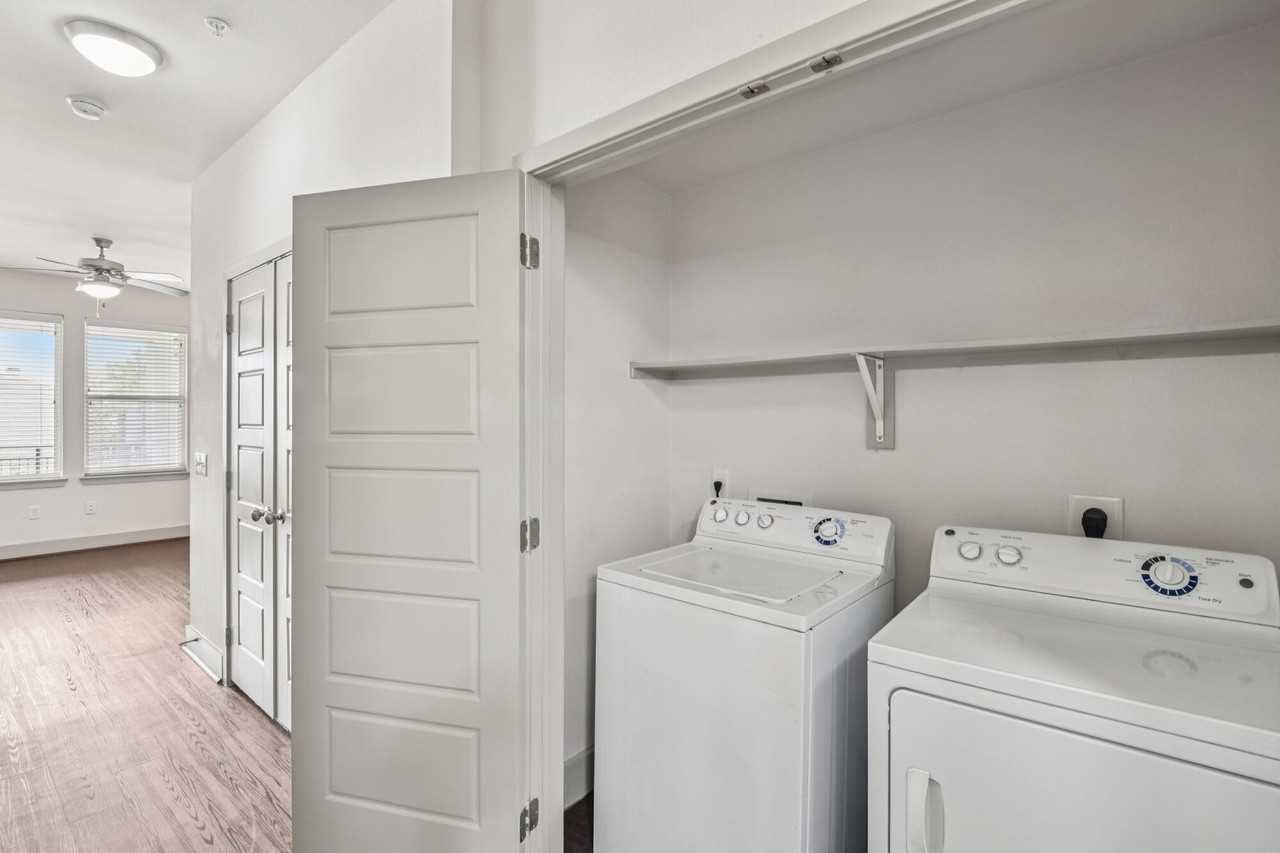 Flats on Tanglewilde - Photo 7 of 39