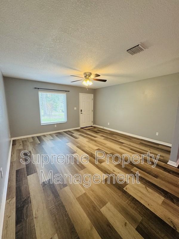 5021 Burlington Ave N - Photo 2 of 13