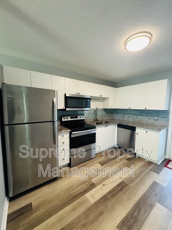 5021 Burlington Ave N - Photo 4 of 13