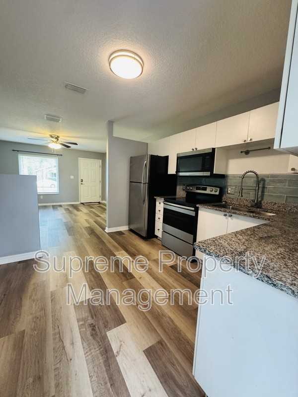 5021 Burlington Ave N - Photo 6 of 13