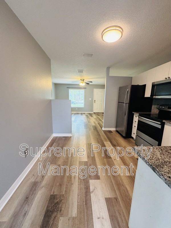 5021 Burlington Ave N - Photo 7 of 13