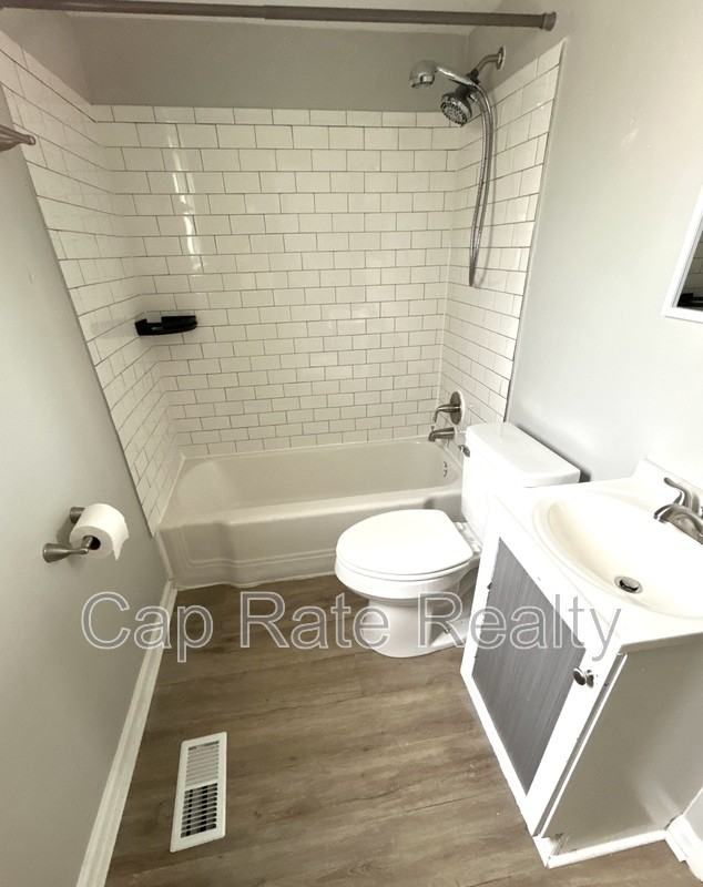 2174 Sullivant Avenue #B - Photo 6 of 7