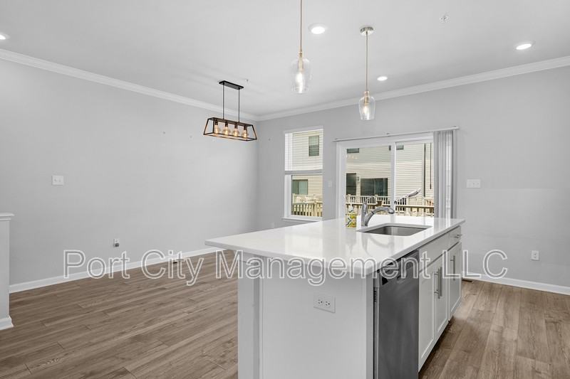 4322 Roland Heights Ave - Photo 6 of 26