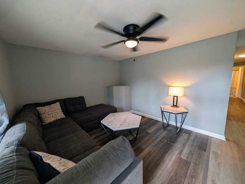 2304 S Calhoun St - Photo 2 of 6