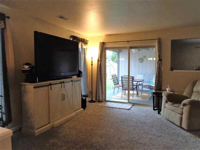 137 Sunset Cir - Photo 3 of 9