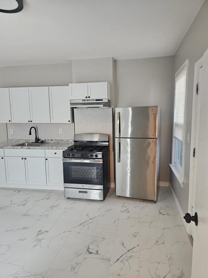 476 Brooks Street - Photo 5 of 16